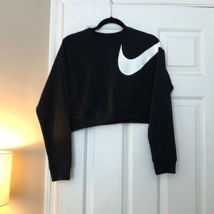 NWOT CROPPED NIKE SWEATSHIRT